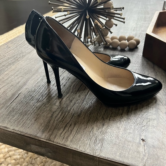 Jimmy Choo-black patient leather pump size 38. - Picture 2 of 6